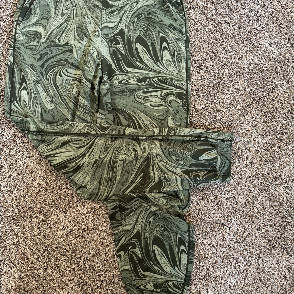 Athleta Size 8 Green Swirl Patterned Joggers